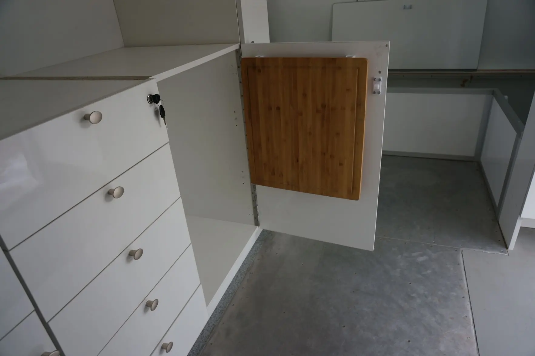 Kamper wyprawowy MAN 6x6 blat podnoszony