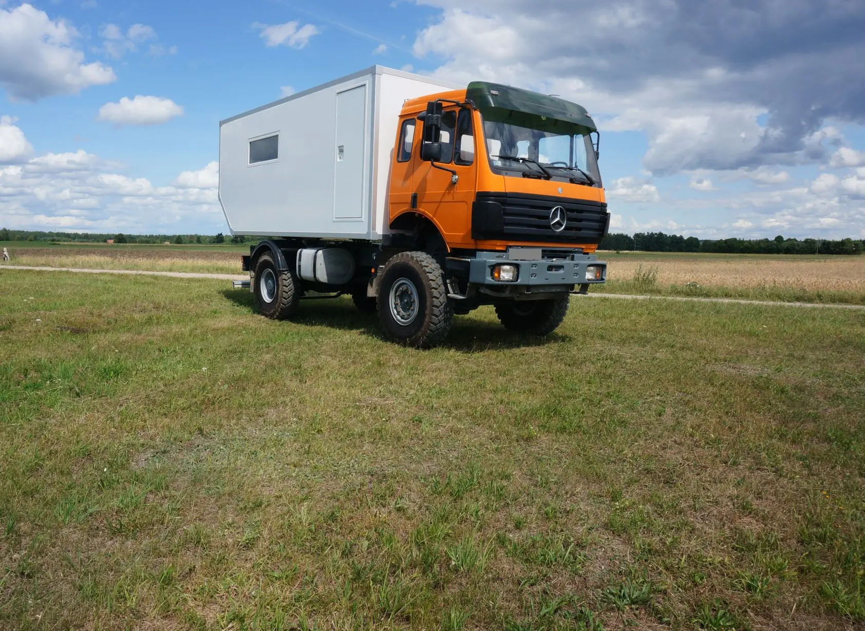 Kamper wyprawowy Mercedes 4x4 1