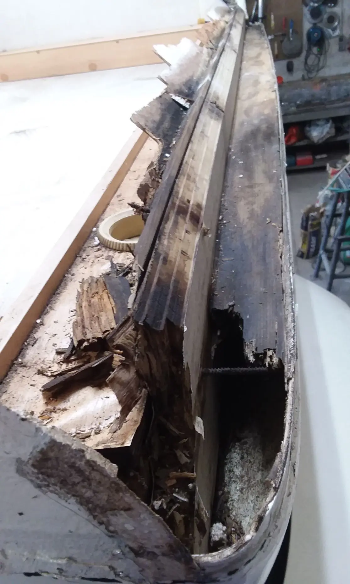 Fiat Ducato roof replacement - dismantling damaged elements - 4