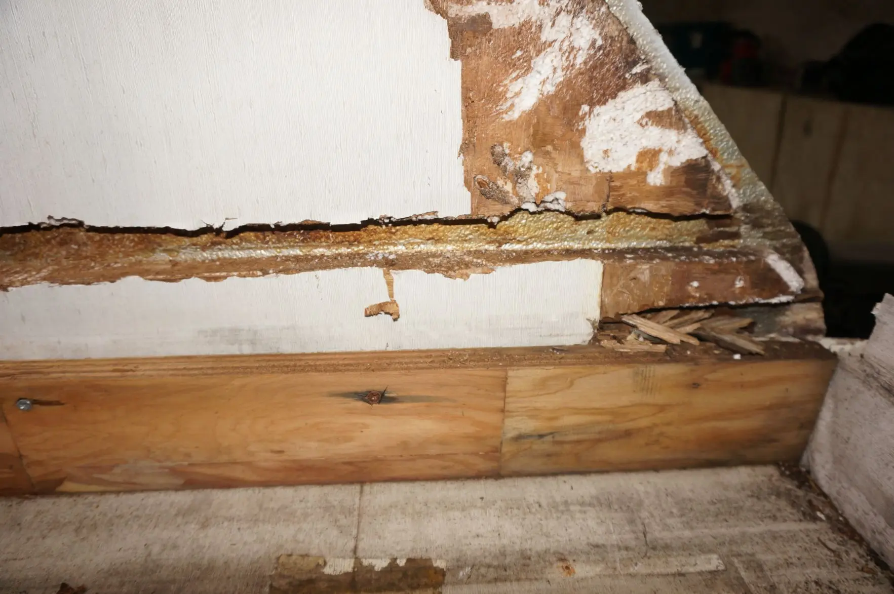 Fiat Ducato roof replacement - dismantling damaged elements - 5